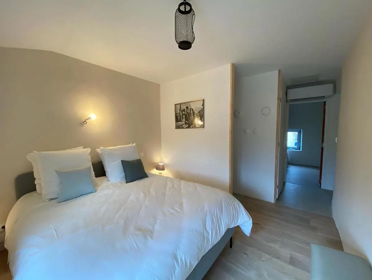 Nocleg ze śniadaniem Bed and Breakfast Le Nomade En Provence Bouchet  Francja