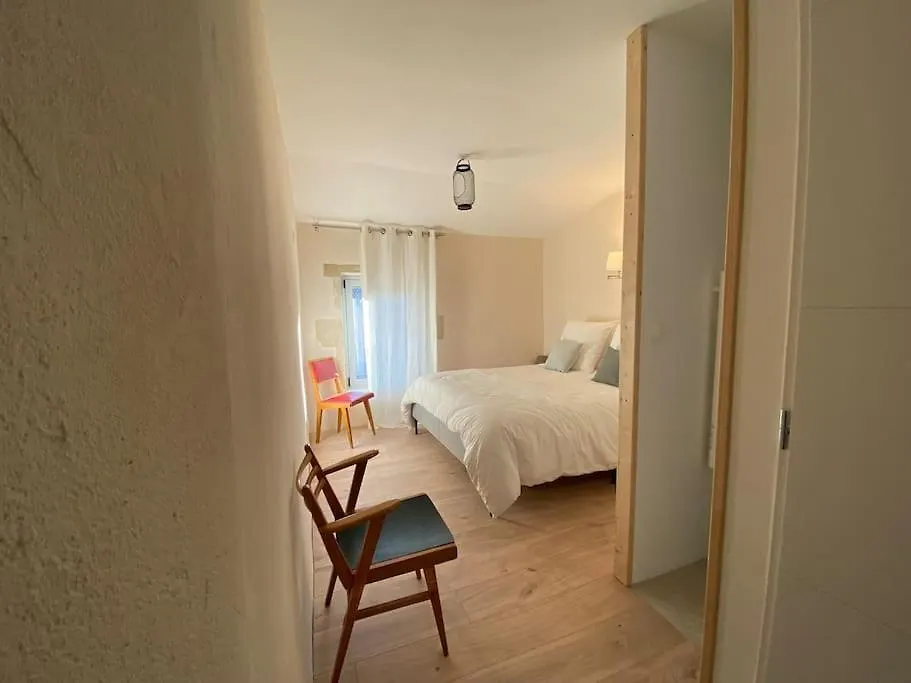 Nocleg ze śniadaniem Bed and Breakfast Le Nomade En Provence Bouchet  Francja